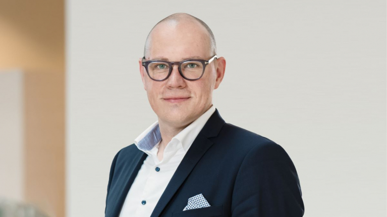 UPM:n talous- ja rahoitusjohtajaksi nimitetty Aki Temmes.