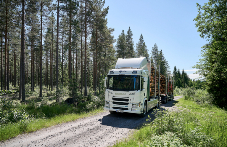 Scania sähköinen puutavarayhdistelmä