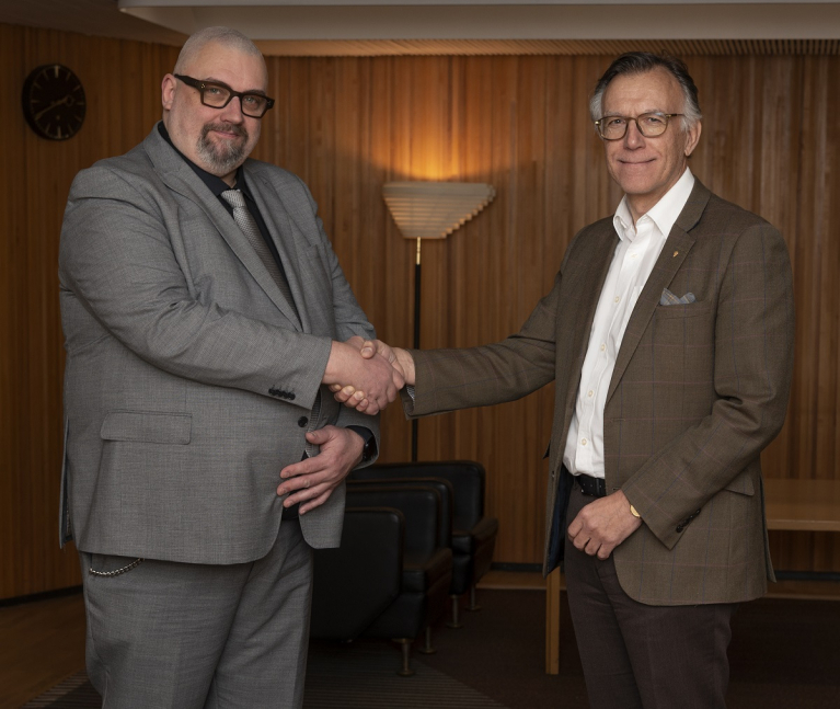 Alvar Aalto-säätion toimitusjohtaja Tommi Lindh ja Stora Enson Suomen maajohtaja Seppo Parvi